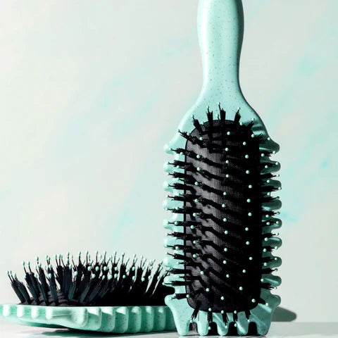 Lumora™ Defining Curl Brush